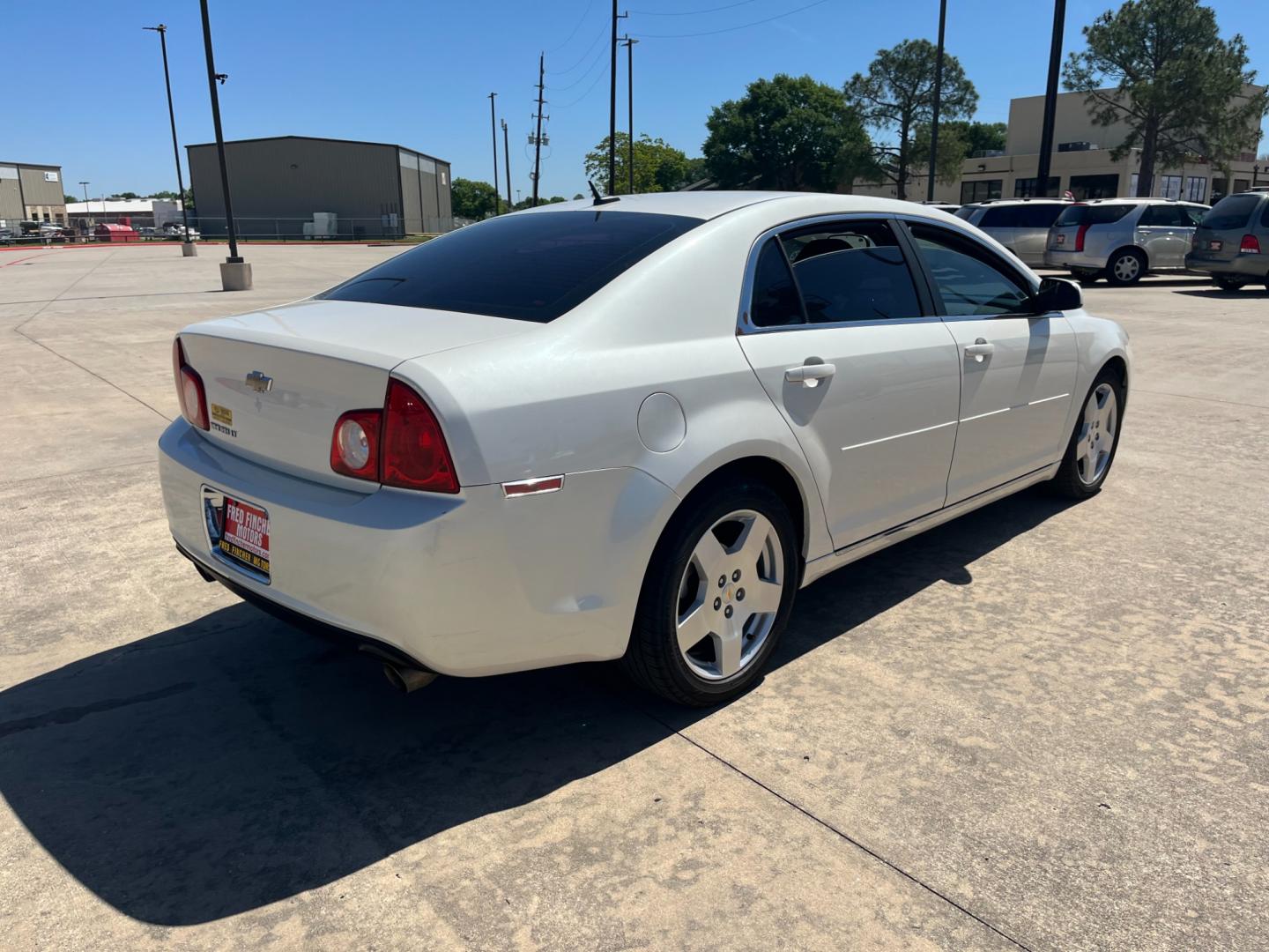 2010 white /black Chevrolet Malibu 2LT (1G1ZD5E7XAF) with an 3.6L V6 DOHC 24V engine, 6-Speed Automatic transmission, located at 14700 Tomball Parkway 249, Houston, TX, 77086, (281) 444-2200, 29.928619, -95.504074 - Photo#6